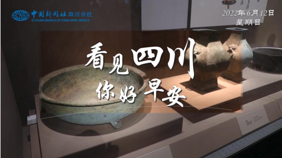 一边体验美食