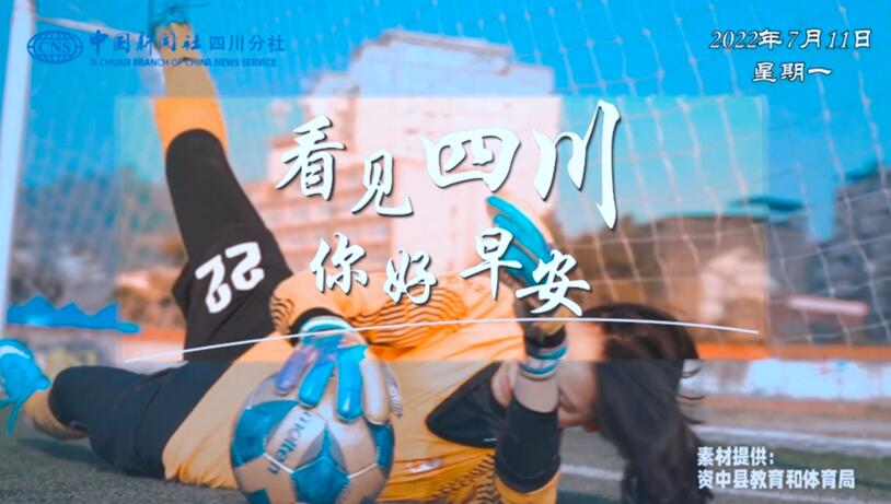 被誉为开往春天的嘉阳蒸汽小火车穿行在