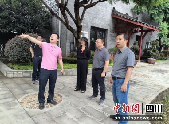 邛崃市侨联副主席梁岸