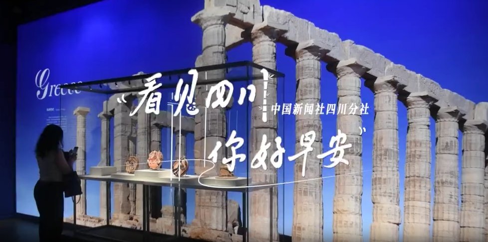 被誉为开往春天的嘉阳蒸汽小火车穿行在