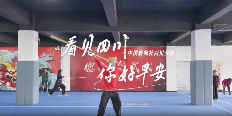 不少游客慕名前来乘坐和踏青赏花