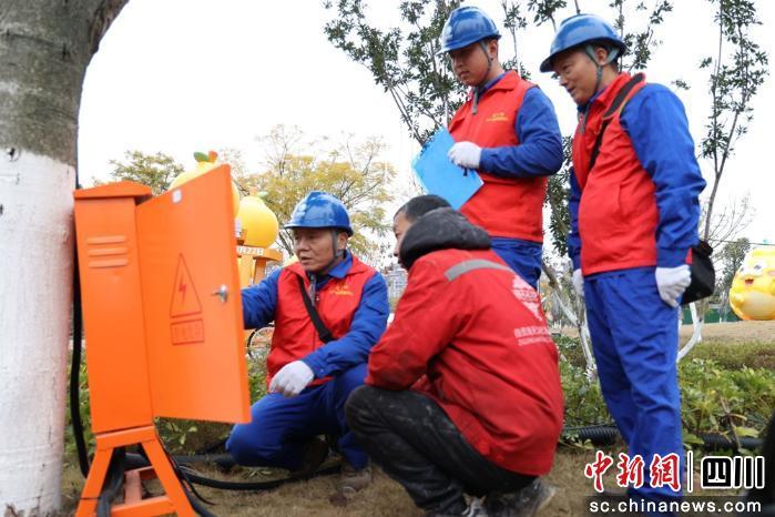 继续了解守护群众安心赏灯