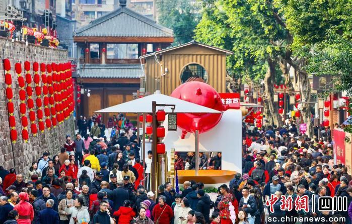 传统年味与城市烟火交融共生
