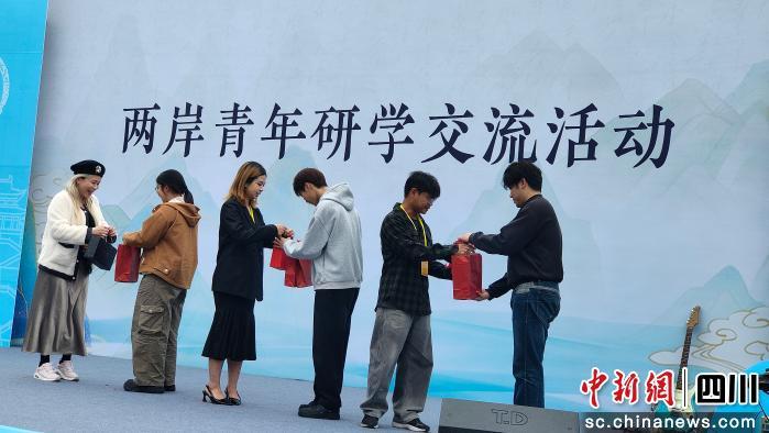 共叙同胞亲情