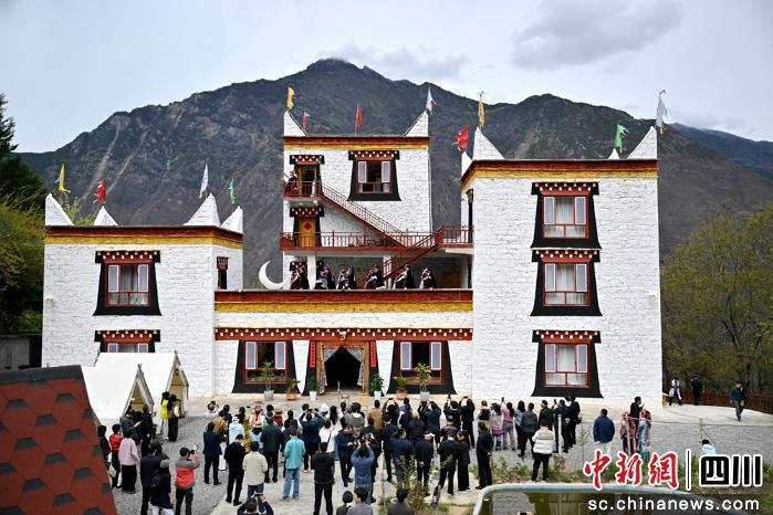 实现“美丽风景”向“富民经济”转化