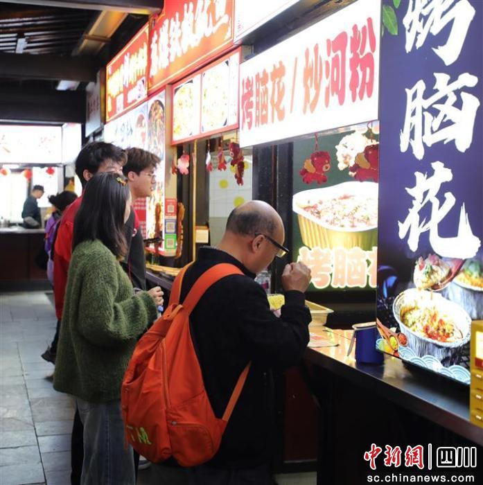 汇集了餐饮