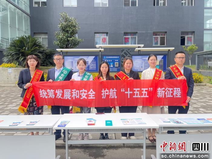 立足营业网点主阵地