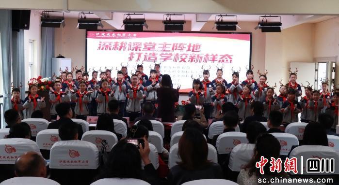 继续了解活动旨在聚力赋能泸定民族盈盈