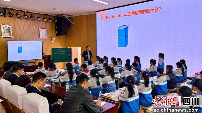 甘孜等市州近40名中小学党组织书记