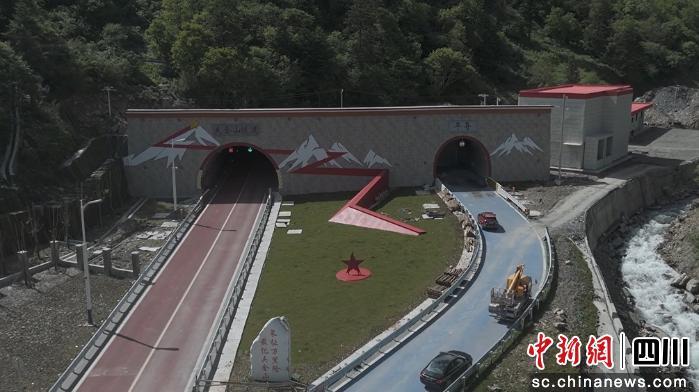 向左走是盘山路