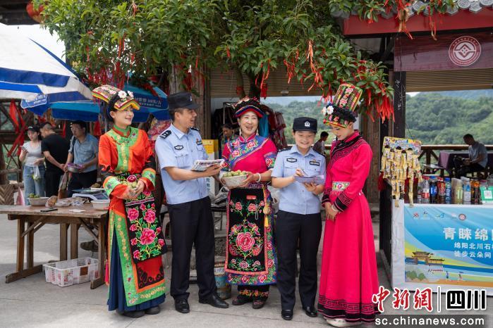 继续了解海拔1200米的石椅羌寨