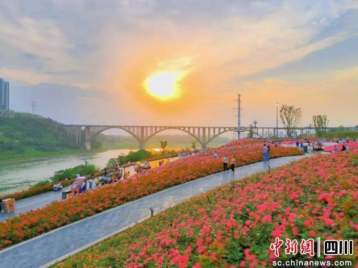 宜宾翠屏区三江口的薄雾还没散尽