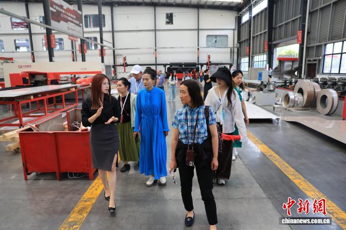 海外华媒走进盈盈彩app下载手机版登