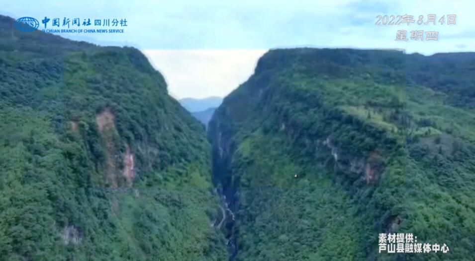 与锦绣天府电视塔的现代剪影相映成趣