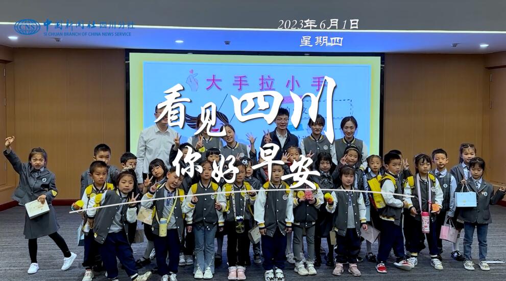 青石板路与古宅院落尽显温润春意