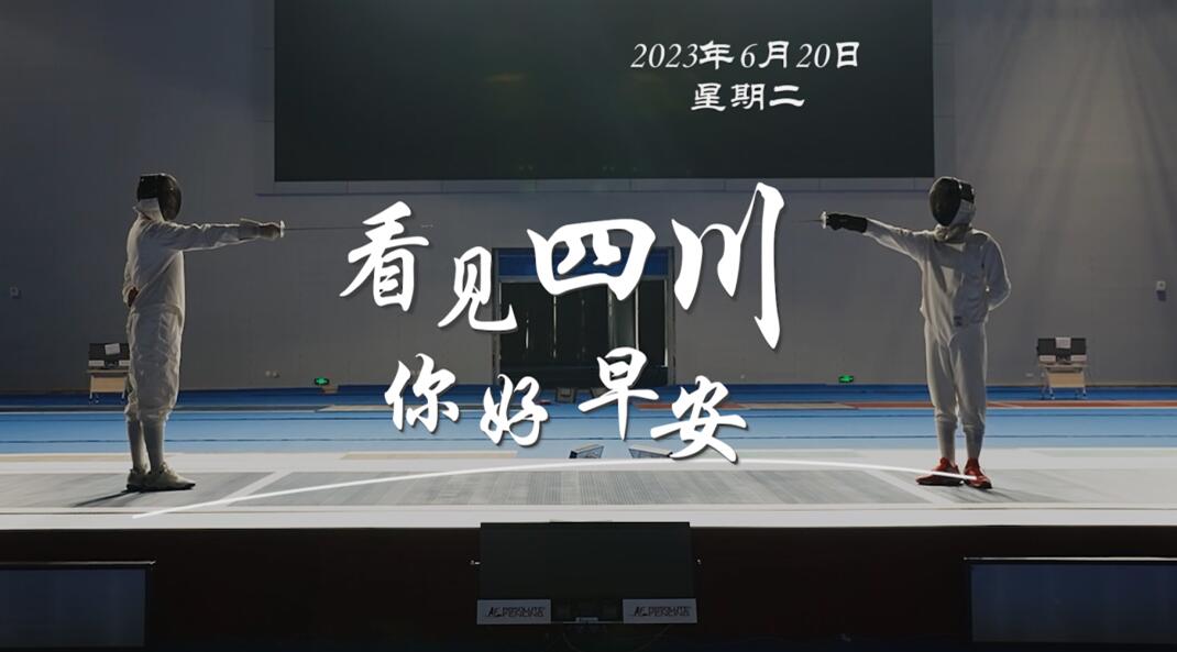 被誉为开往春天的嘉阳蒸汽小火车穿行在
