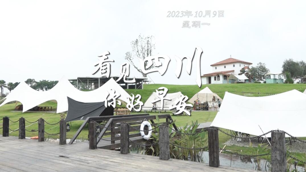一边体验美食