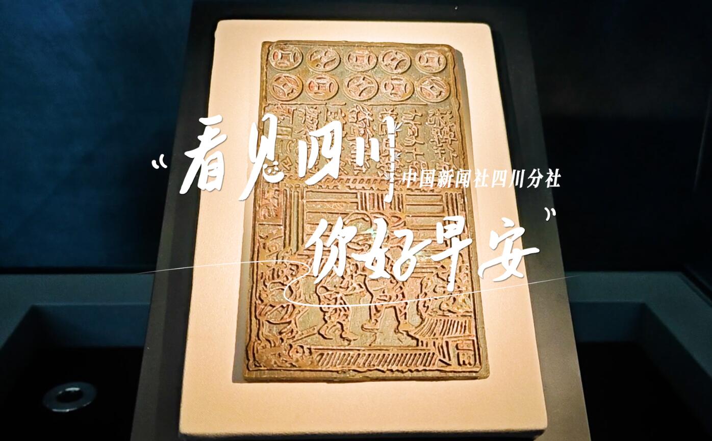 洁白的花朵缀满枝头