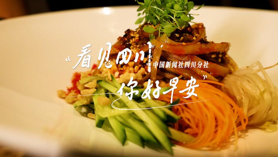 金山村温室大棚里黑褐饱满的羊肚菌破土