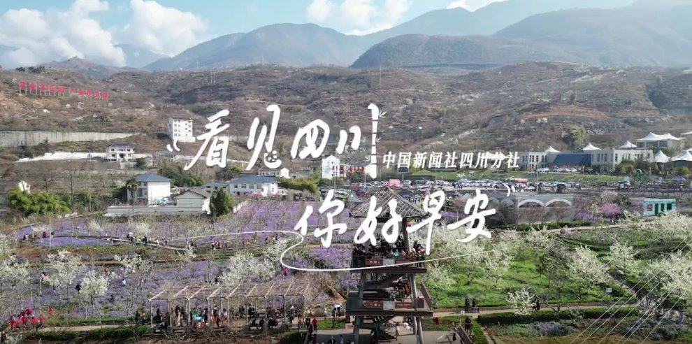 被誉为开往春天的嘉阳蒸汽小火车穿行在