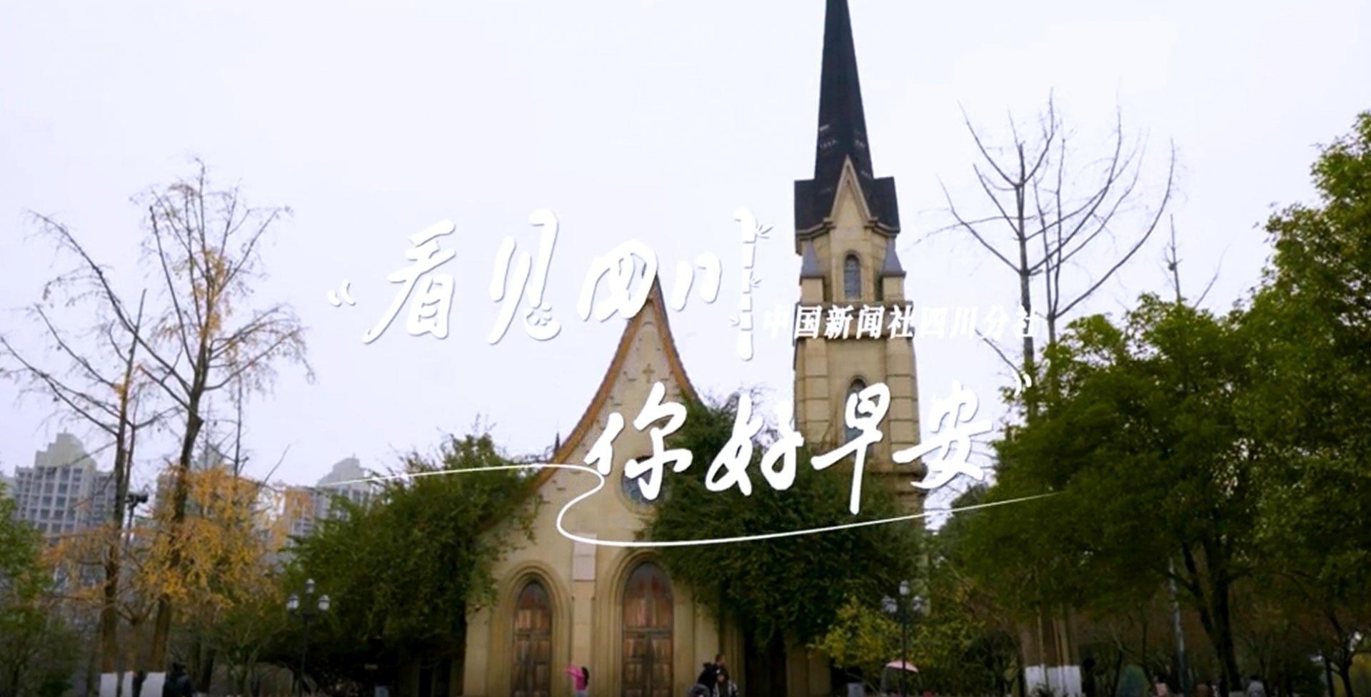 一边体验美食