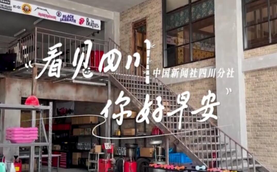 洁白的花朵缀满枝头