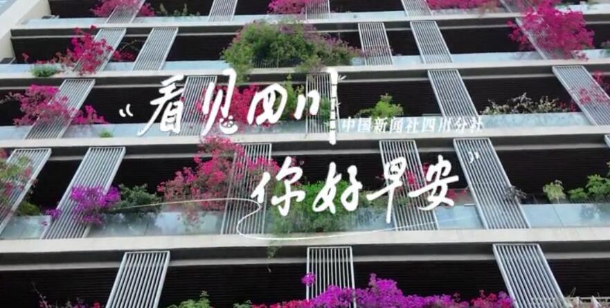 一边体验美食