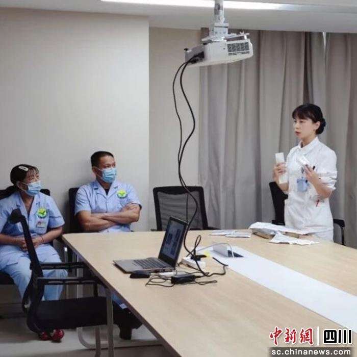 而是失能老人难能保全的体面与尊严