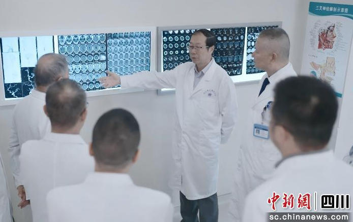 实施高难度颈枕融合+寰枕减压术
