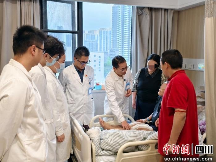 忍不住红了眼眶