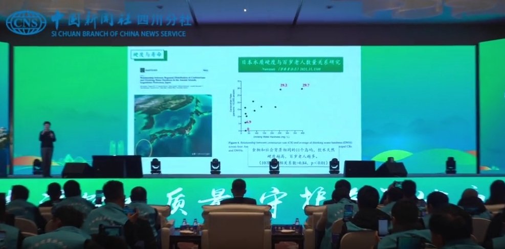 为老人捐赠电视机
