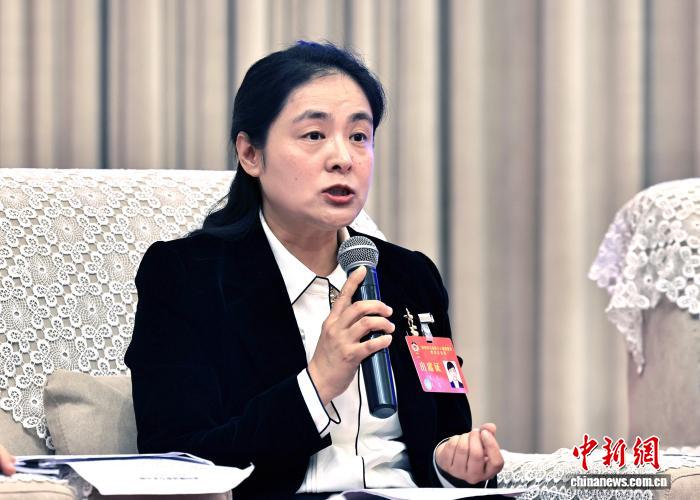 德阳市政协副主席吴泳聚焦一老一小现实